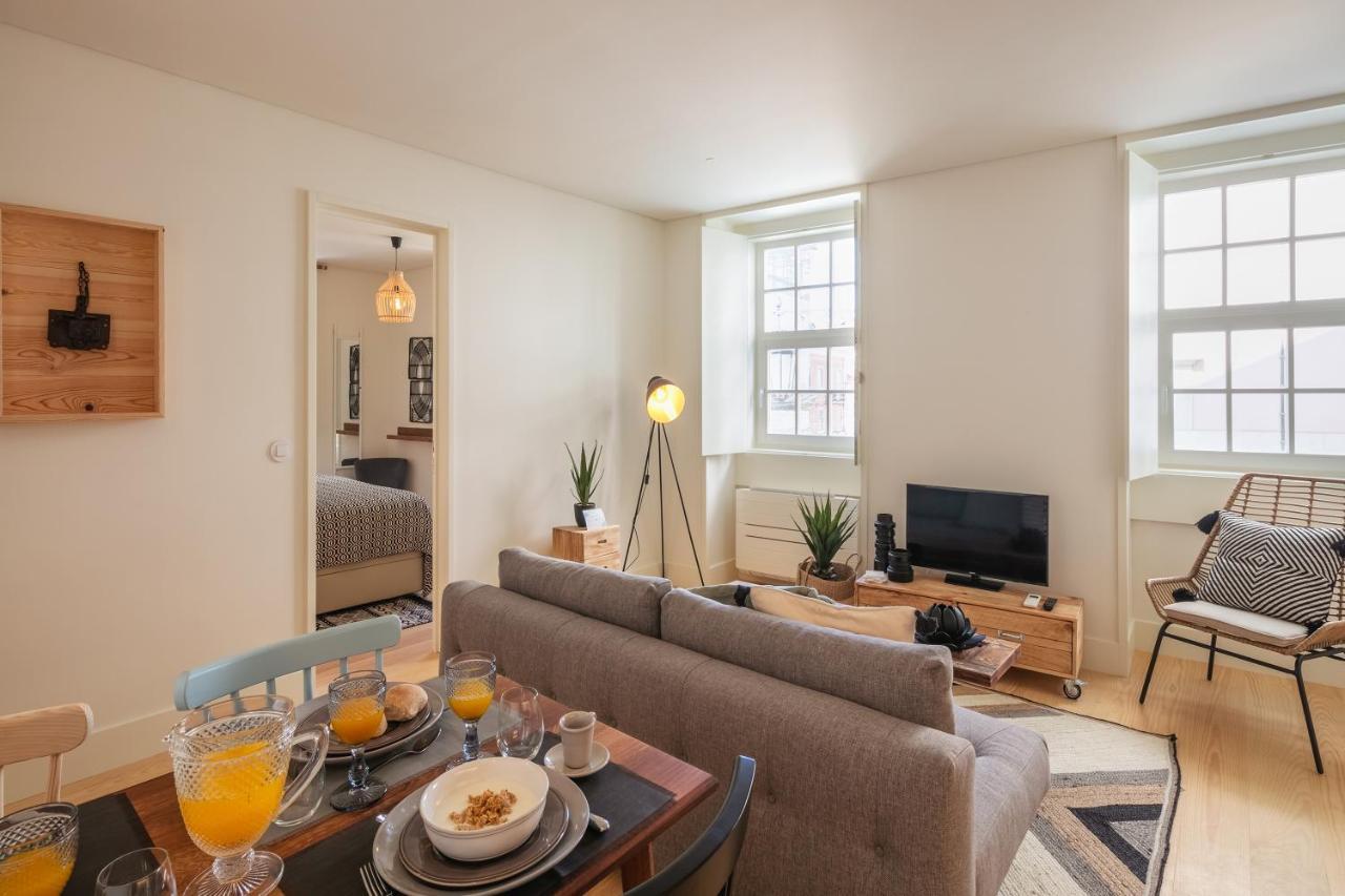 Deluxe One-Bedroom Apartment