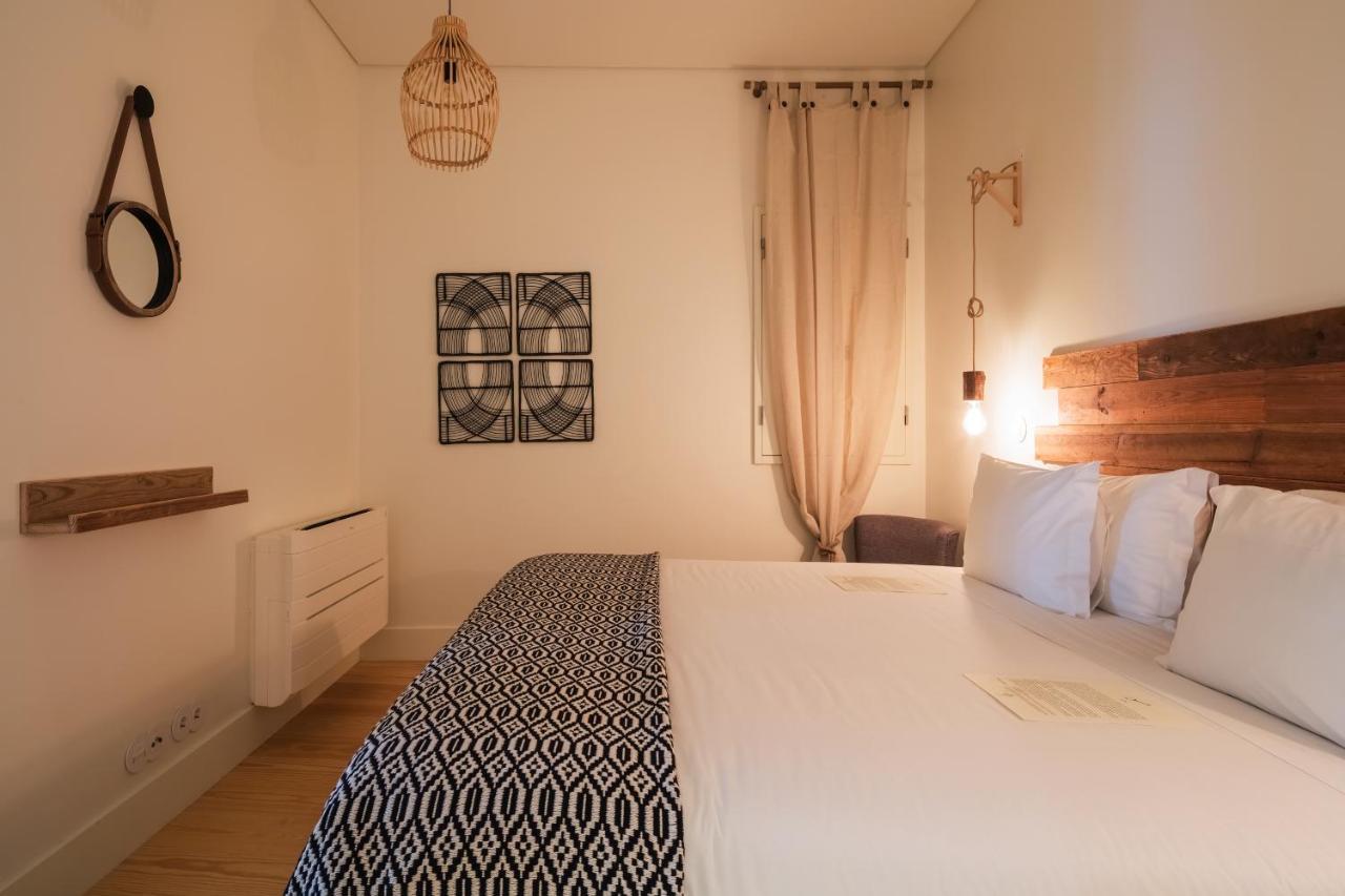 Deluxe One-Bedroom Apartment