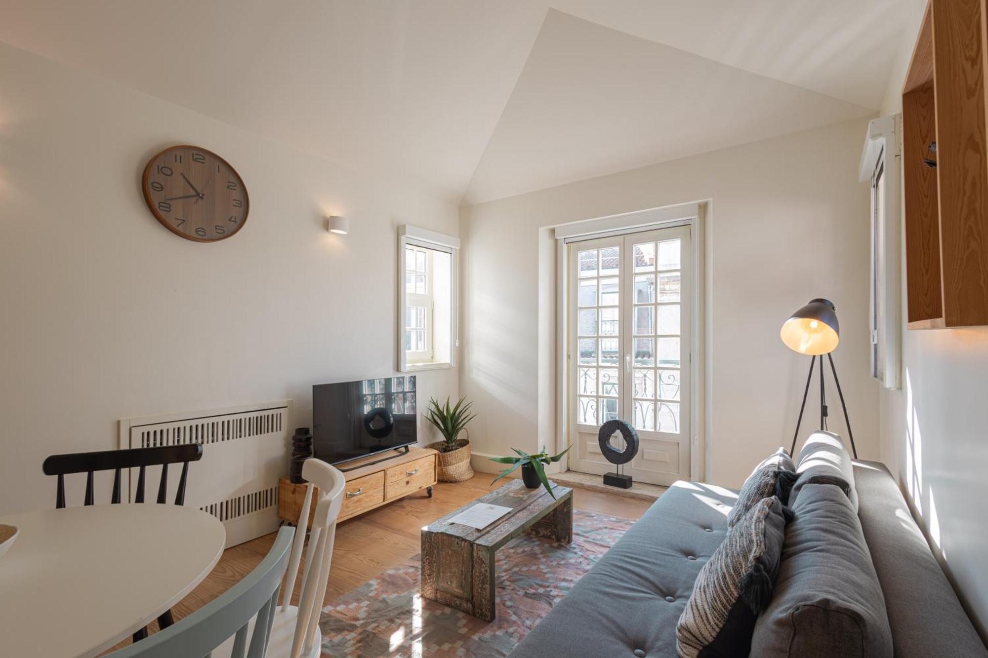 Deluxe One-Bedroom Apartment Mezzanine Top Floor