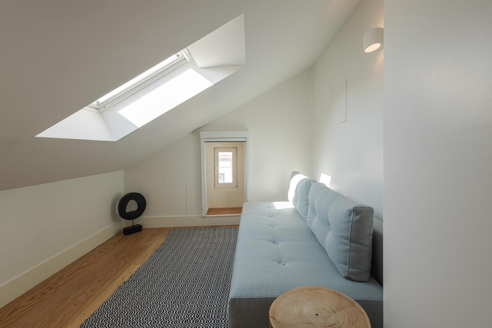 Deluxe One-Bedroom Apartment Mezzanine Top Floor