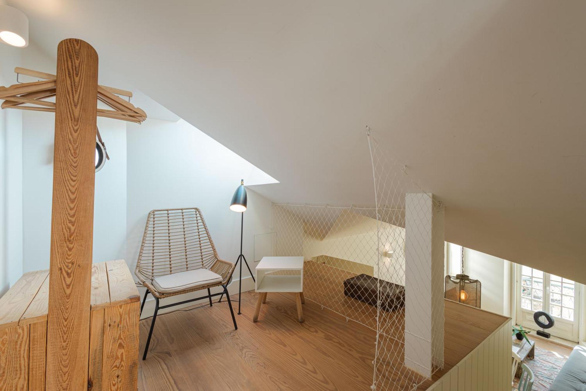 Deluxe One-Bedroom Apartment Mezzanine Top Floor